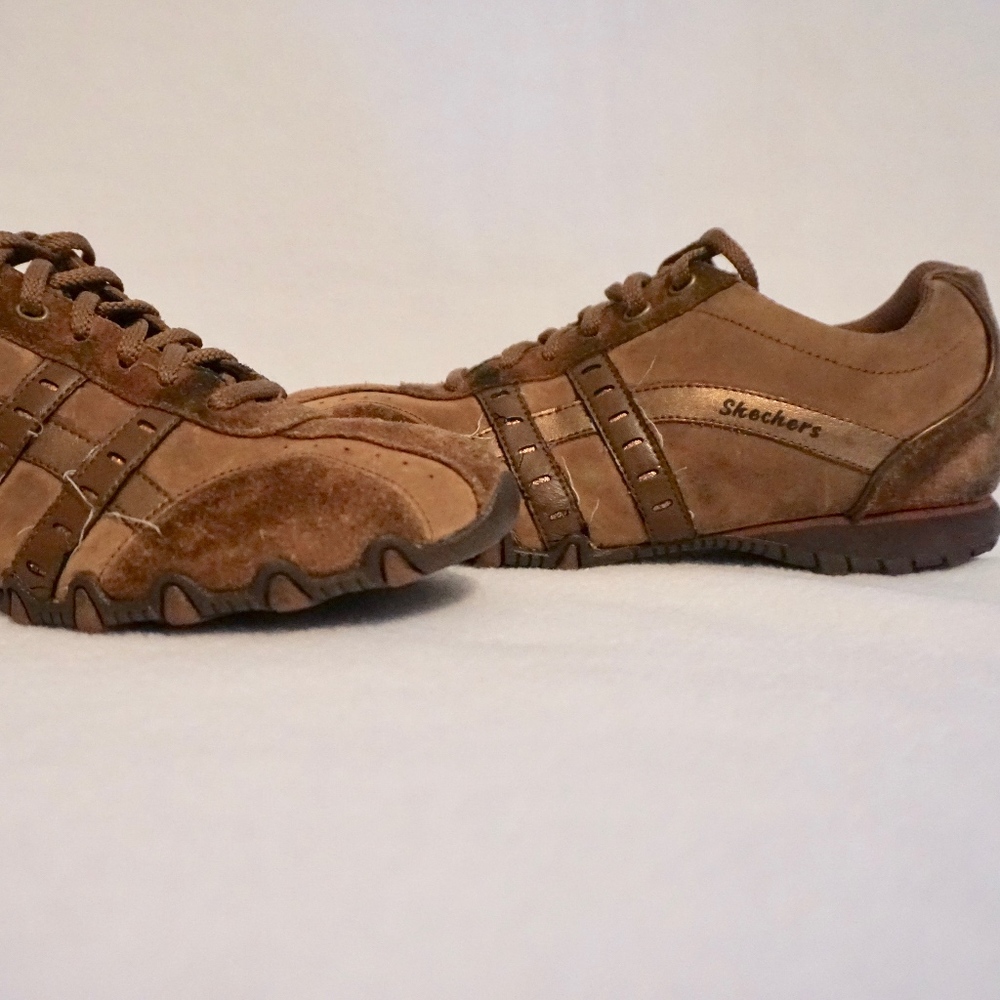 Sketchers Suede  Shoes Sz 8